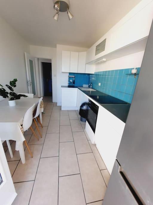 Logement Dans Residence - A 10 Km Du Centre Ville Et A 5 Minute Du Parlement Europeen Avec Parking Gratuit Hoenheim Luaran gambar