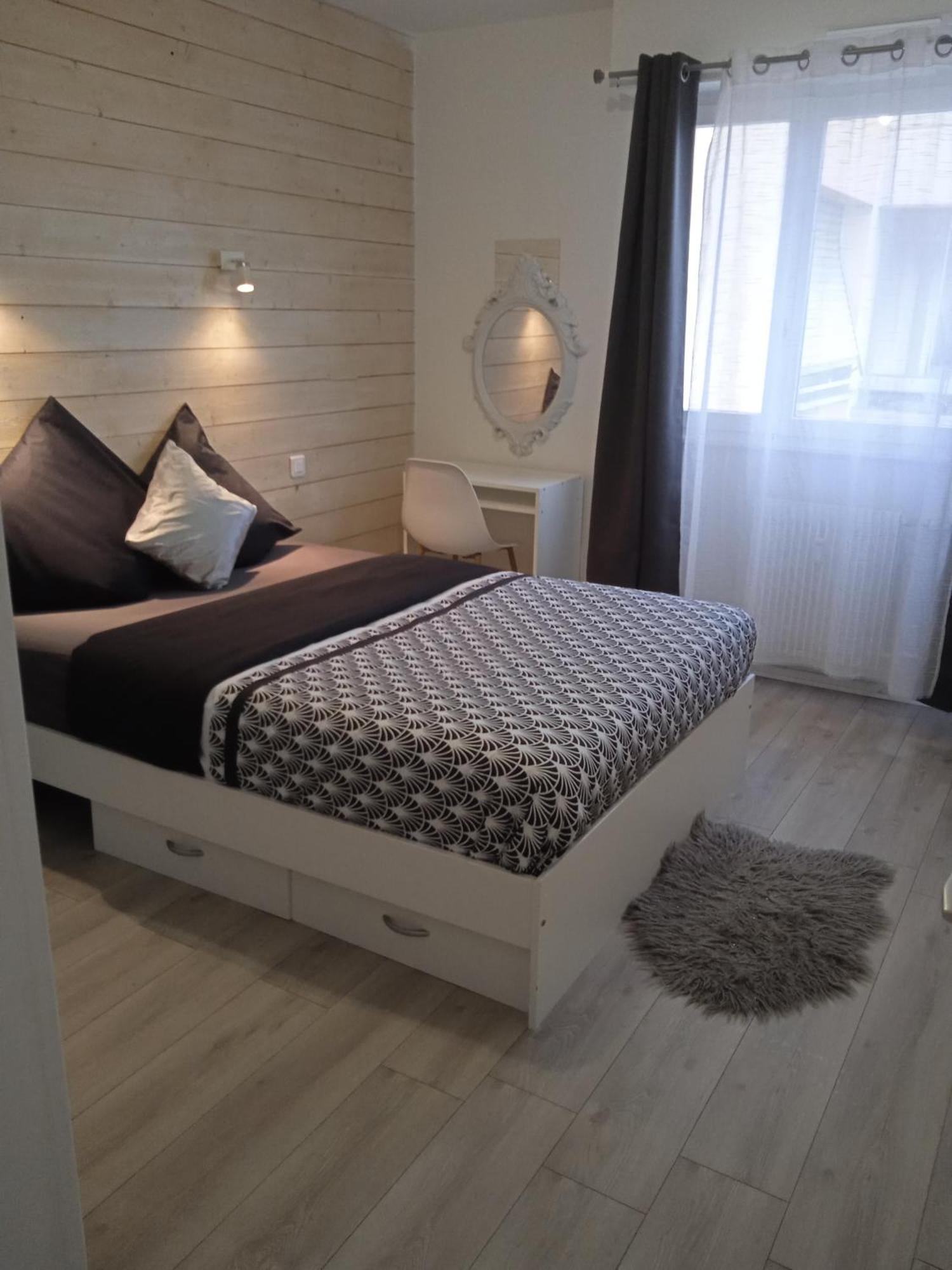 Logement Dans Residence - A 10 Km Du Centre Ville Et A 5 Minute Du Parlement Europeen Avec Parking Gratuit Hoenheim Luaran gambar