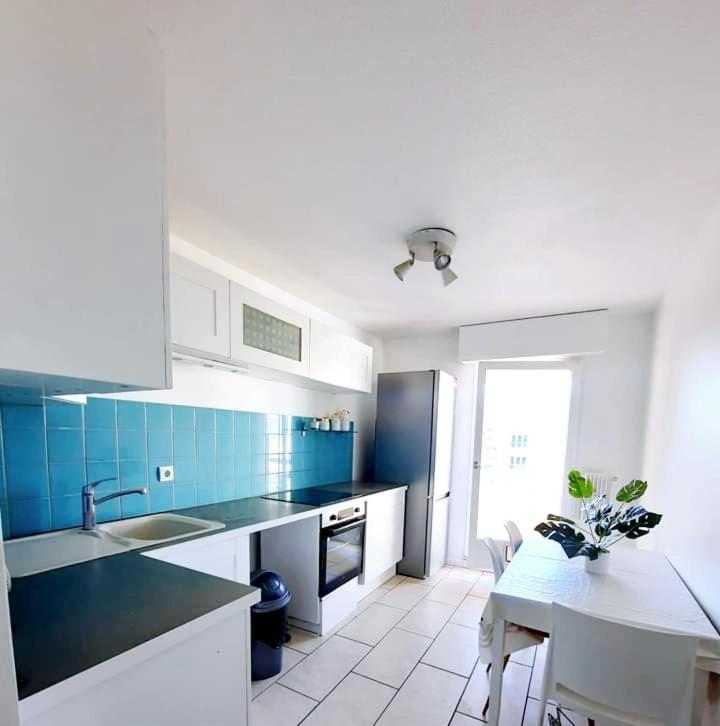Logement Dans Residence - A 10 Km Du Centre Ville Et A 5 Minute Du Parlement Europeen Avec Parking Gratuit Hoenheim Luaran gambar